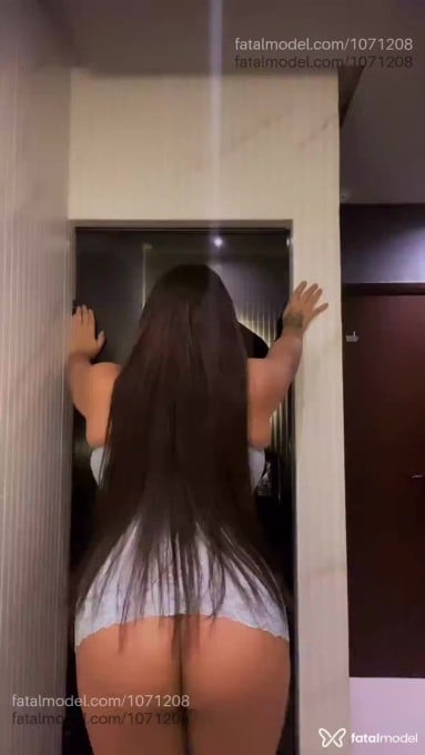 Acompanhante mulher trans com cabelo castanho de olhos castanhos em Pindamonhangaba - Roberta