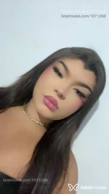 Acompanhante mulher trans com cabelo castanho de olhos castanhos em Pindamonhangaba - Roberta