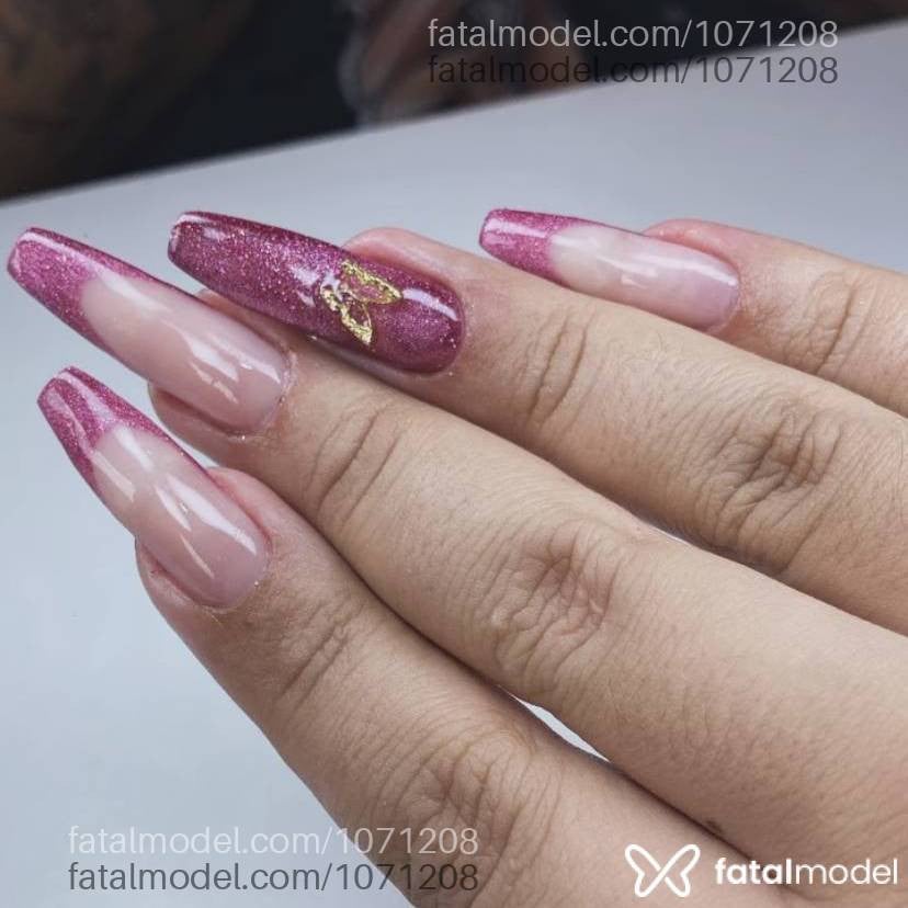 Acompanhante mulher trans com cabelo castanho de olhos castanhos - Roberta