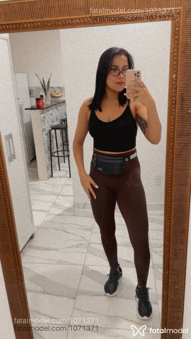 Acompanhante mulher com cabelo castanho de olhos castanhos em Valença - Sofia
