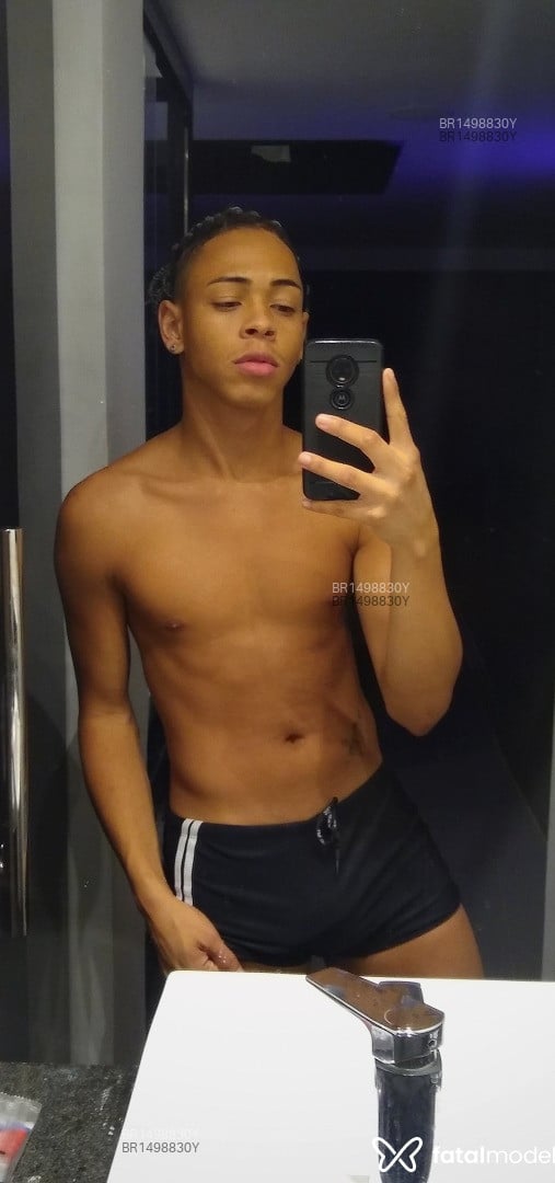 Acompanhante homem com cabelo castanho de olhos castanhos em Juiz de Fora Acompanhante homem com cabelo castanho de olhos castanhos em Juiz de Fora - Freddy