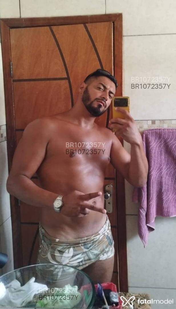 Acompanhante homem com cabelo castanho de olhos castanhos - Gustavo Henrique