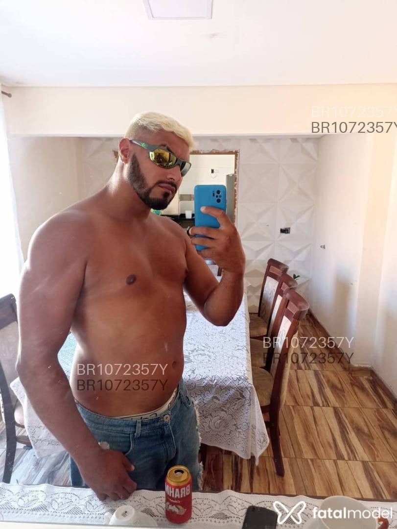 Acompanhante homem com cabelo castanho de olhos castanhos - Gustavo Henrique