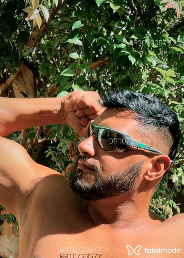 Acompanhante homem com cabelo castanho de olhos castanhos - Gustavo Henrique