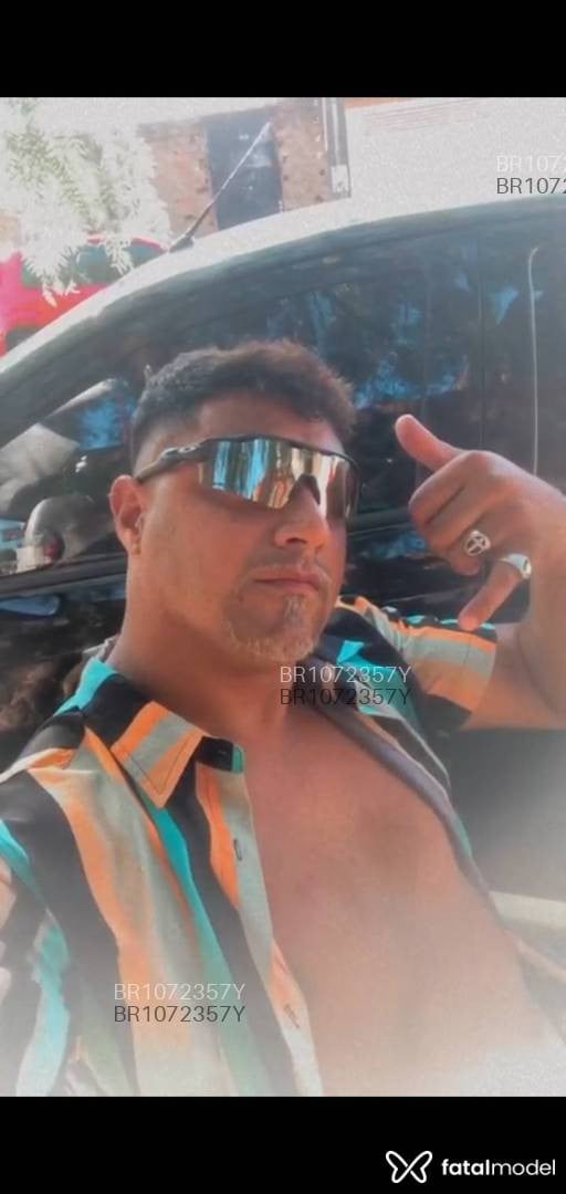Acompanhante homem com cabelo castanho de olhos castanhos - Gustavo Henrique