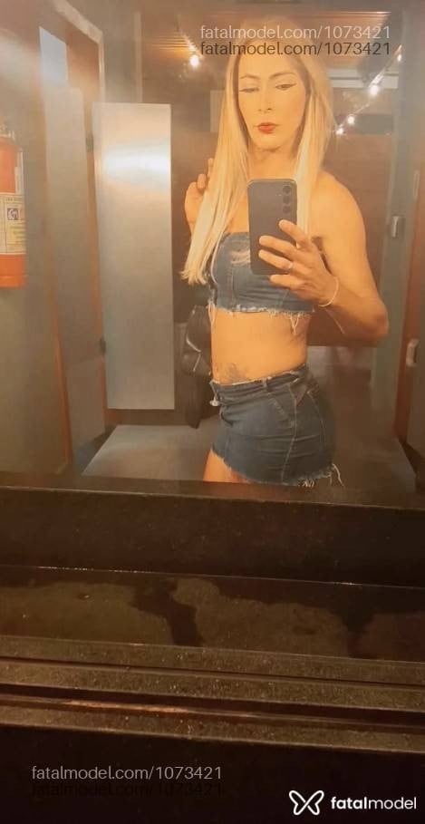 Acompanhante travesti loira (o) de olhos castanhos - Laura
