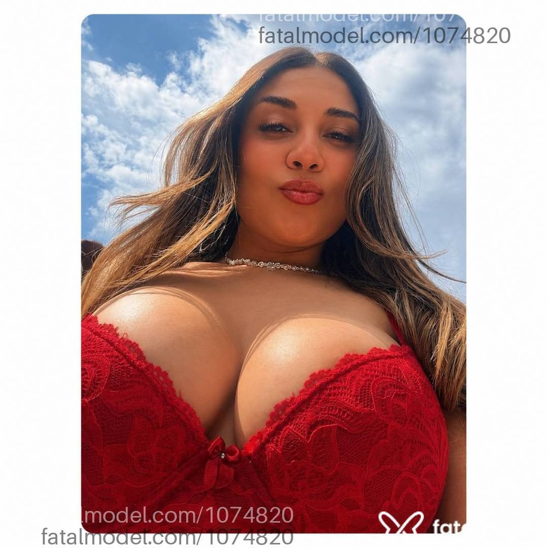 Acompanhante mulher morena (o) de olhos castanhos - Emanuelle