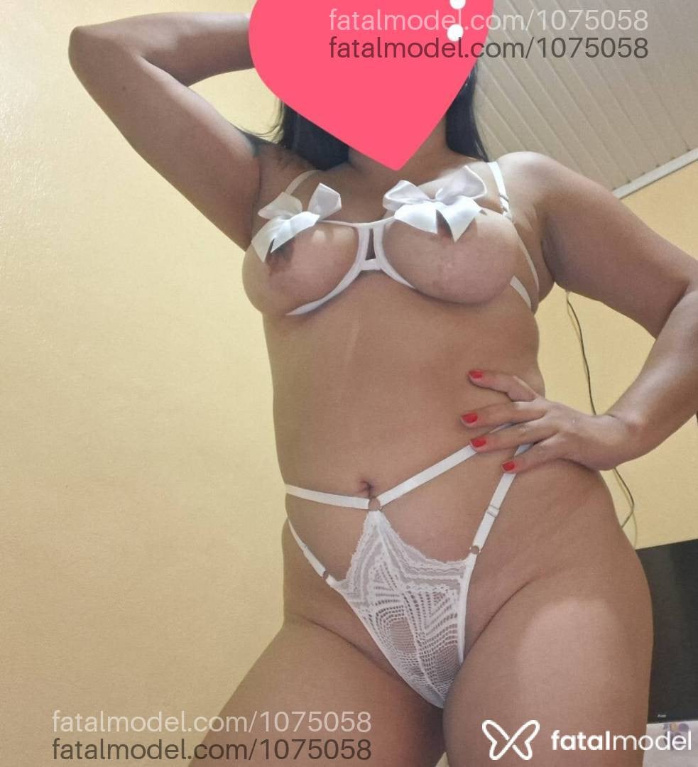 Acompanhante mulher com cabelo castanho de olhos castanhos - Maíra
