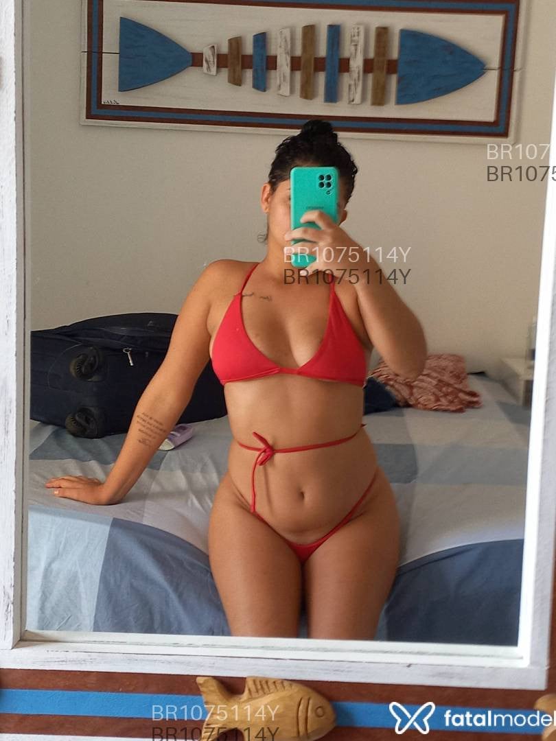 Acompanhante mulher morena (o) de olhos mel em Araruama - Mel Maia