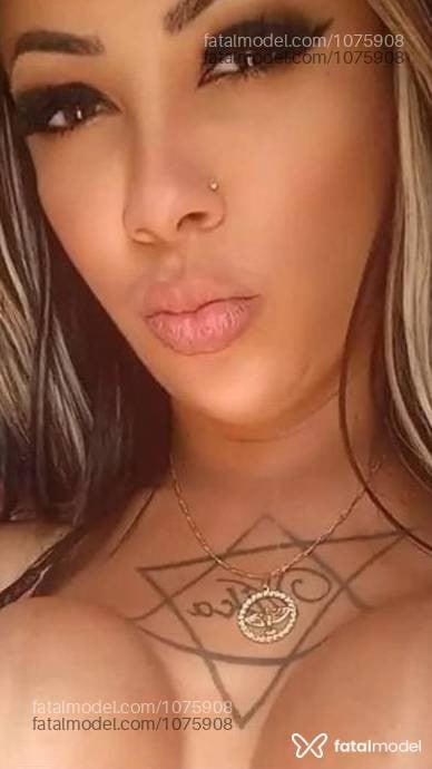 Acompanhante mulher com cabelo castanho de olhos verdes em Rio Claro - Tokyo