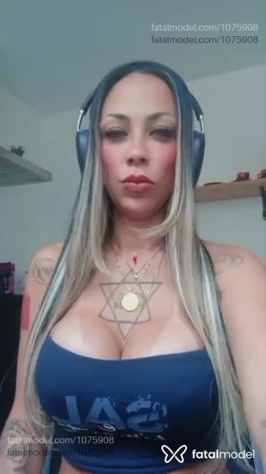 Acompanhante mulher com cabelo castanho de olhos verdes em Rio Claro - Tokyo