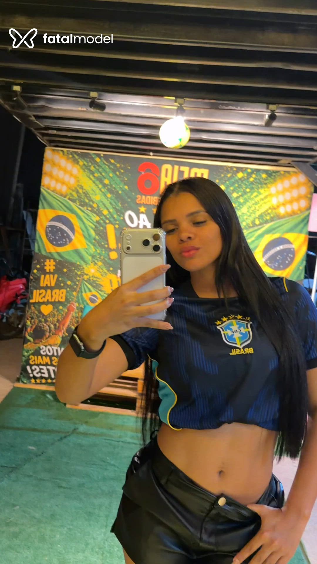 Acompanhante mulher morena (o) de olhos castanhos - Laís Acompanhante mulher morena (o) de olhos castanhos - Laís