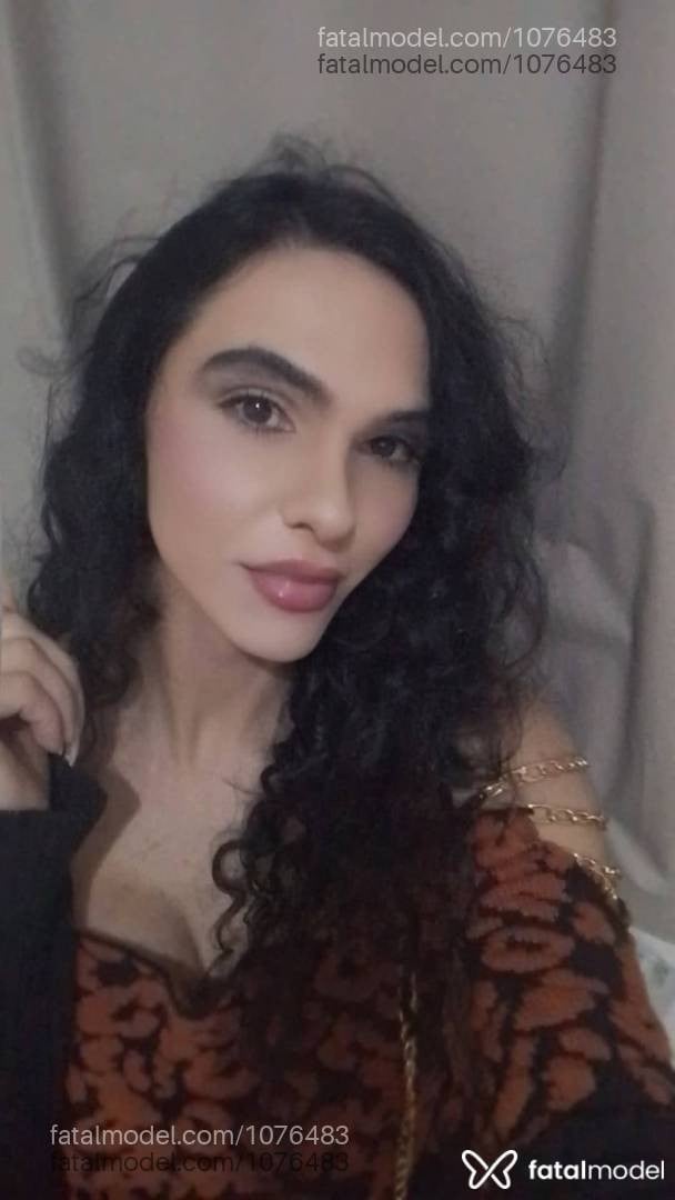 Acompanhante mulher trans morena (o) de olhos castanhos - Maíra