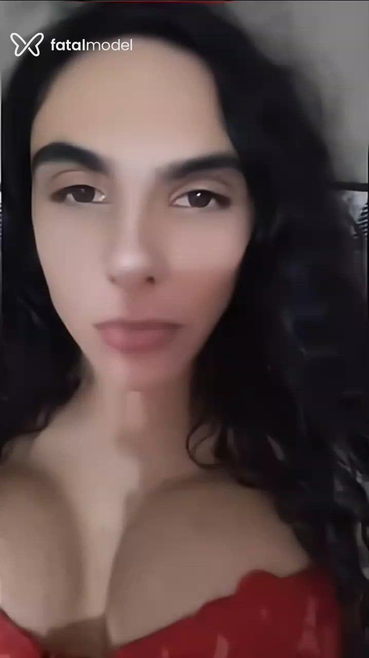 Acompanhante mulher trans morena (o) de olhos castanhos - Maíra