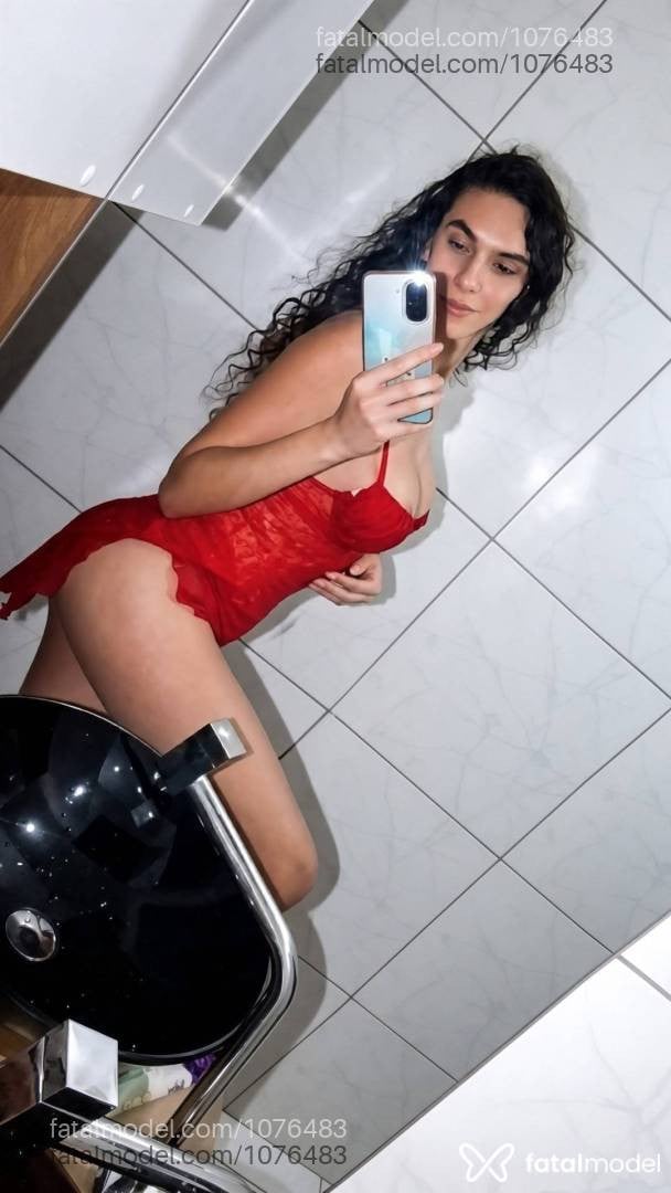 Acompanhante mulher trans morena (o) de olhos castanhos - Maíra