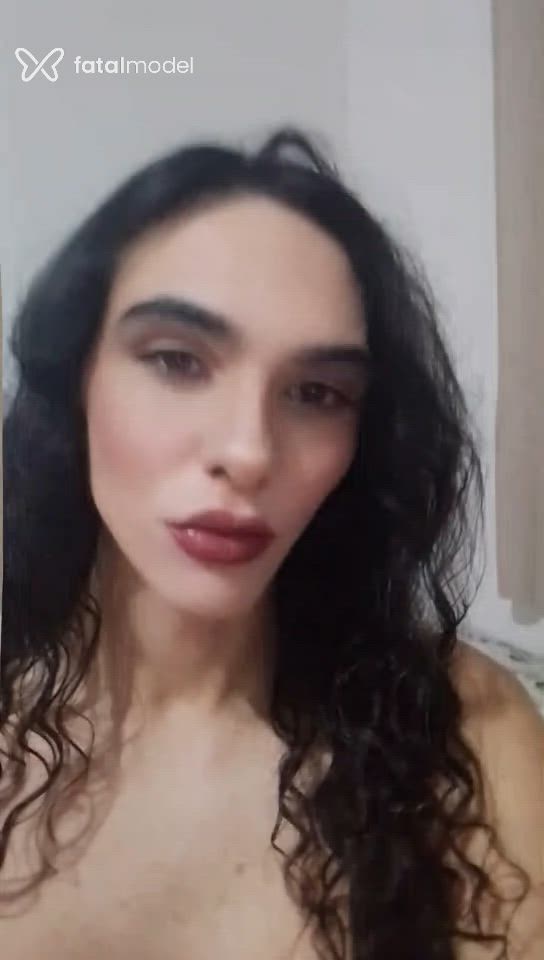 Acompanhante mulher trans morena (o) de olhos castanhos - Maíra