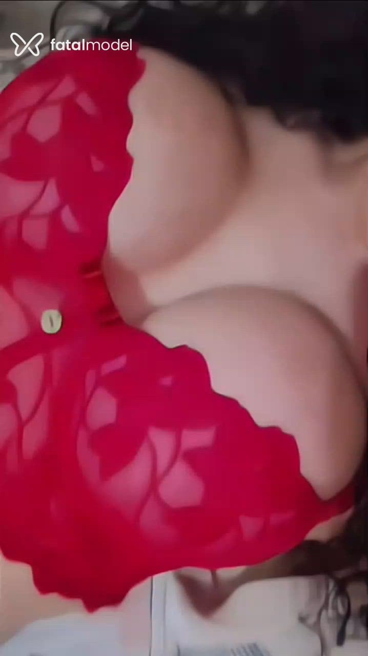 Acompanhante mulher trans morena (o) de olhos castanhos - Maíra