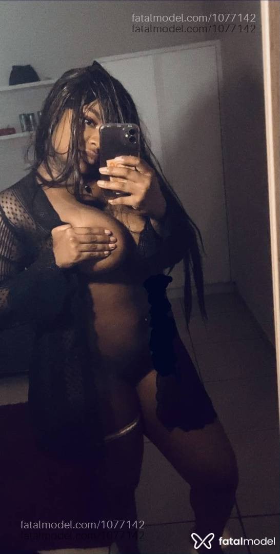 Acompanhante mulher com cabelo castanho de olhos castanhos - Jade