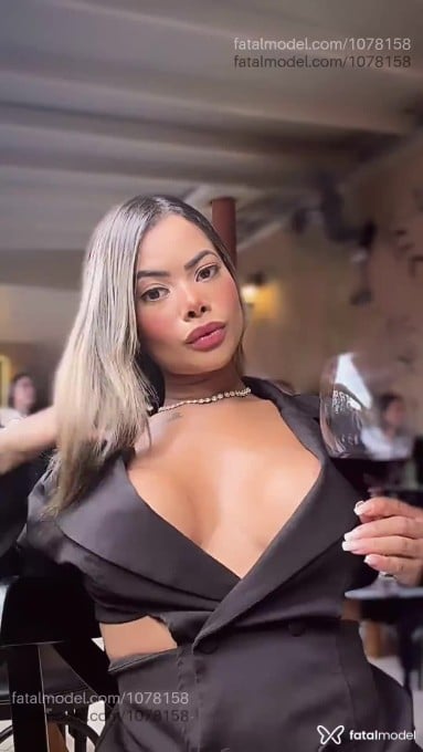 Acompanhante mulher loira (o) de olhos mel em Cabo Frio - Isabela Goulart