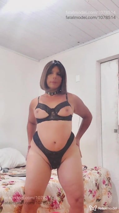 Acompanhante mulher trans com cabelo castanho de olhos castanhos em Macaé - Alicia