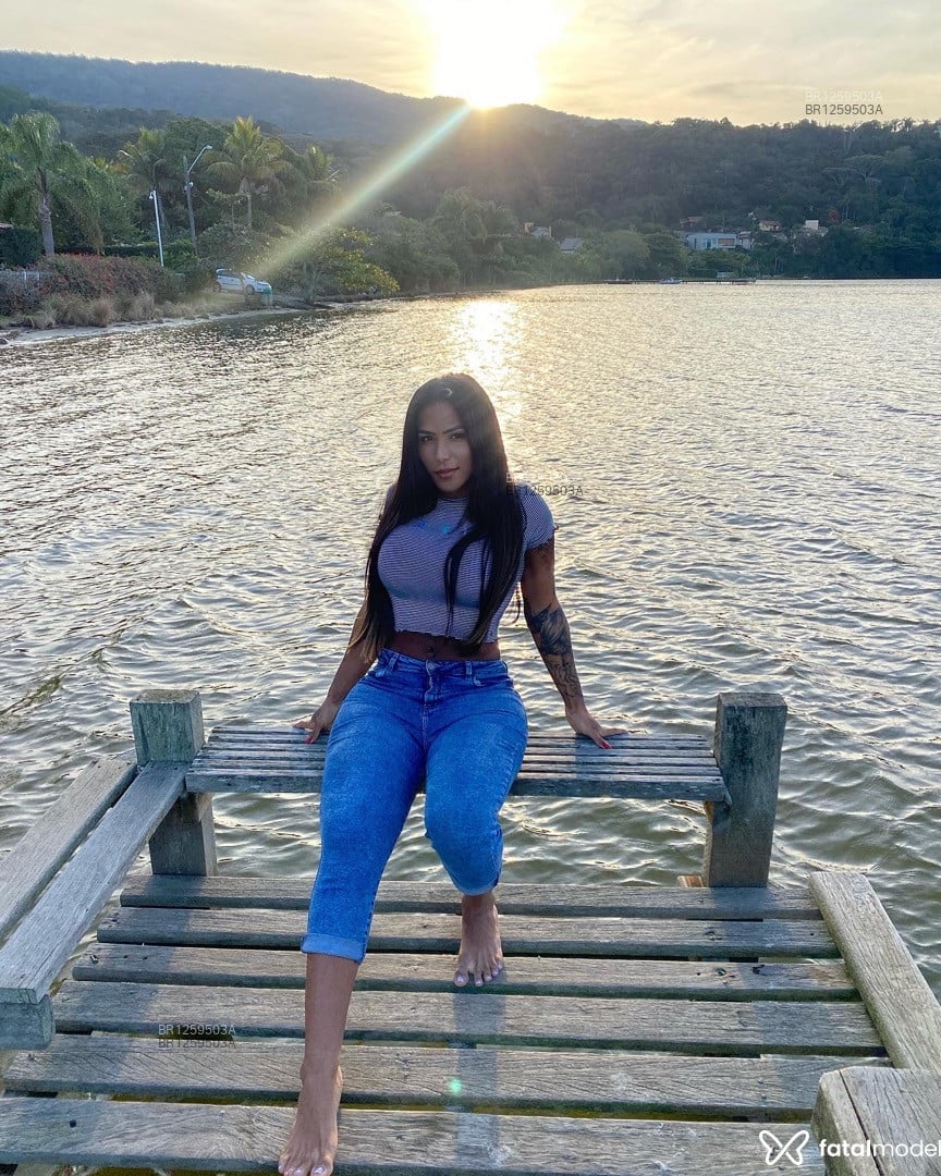 Acompanhante mulher trans com cabelo castanho de olhos castanhos em Belo Horizonte - Jhennifer Mansur