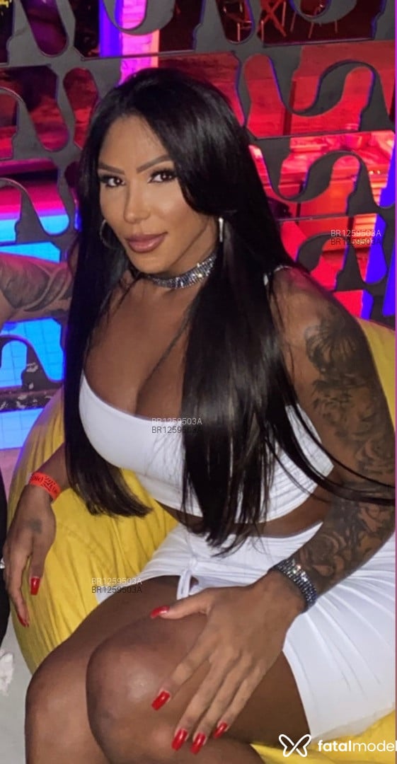 Acompanhante mulher trans com cabelo castanho de olhos castanhos em Belo Horizonte - Jhennifer Mansur