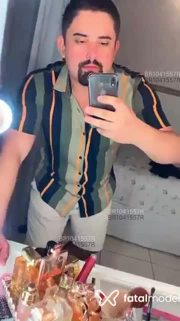 Acompanhante homem morena (o) de olhos castanhos em Tubarão Acompanhante homem morena (o) de olhos castanhos em Tubarão - Manauara BARBADO