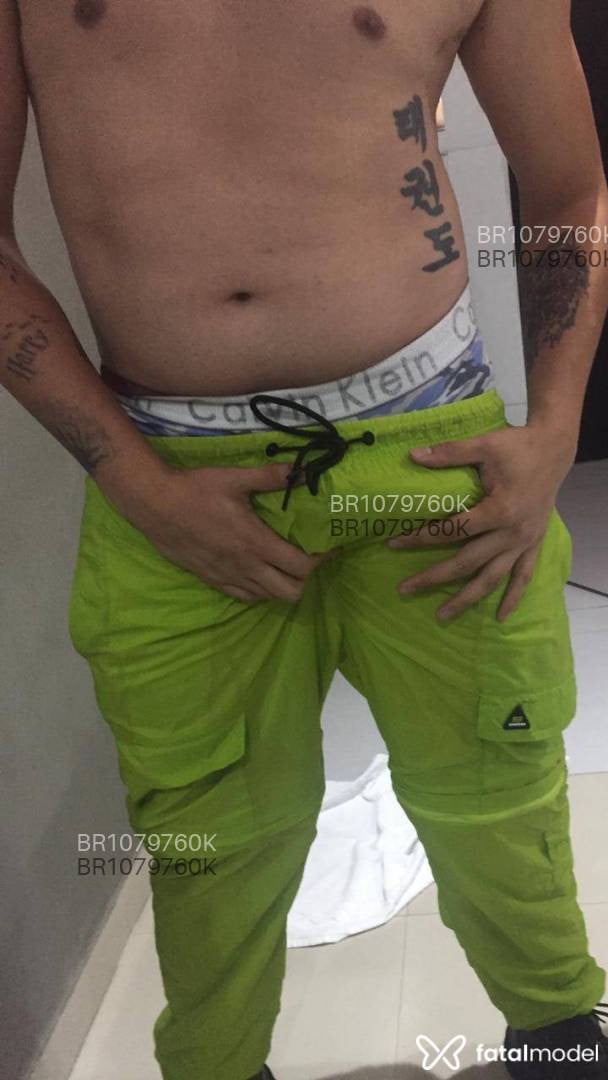 Acompanhante homem com cabelo castanho de olhos castanhos - Tiago Oliveira