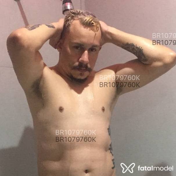 Acompanhante homem com cabelo castanho de olhos castanhos - Tiago Oliveira