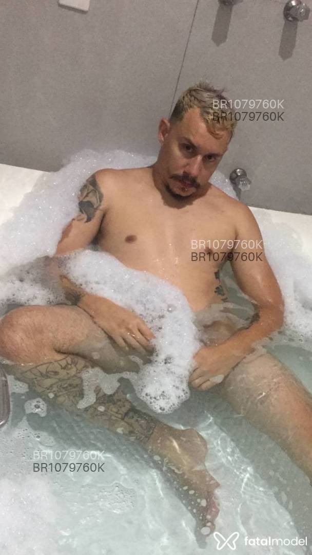 Acompanhante homem com cabelo castanho de olhos castanhos - Tiago Oliveira