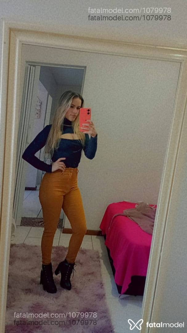 Acompanhante mulher loira (o) de olhos castanhos - Isa