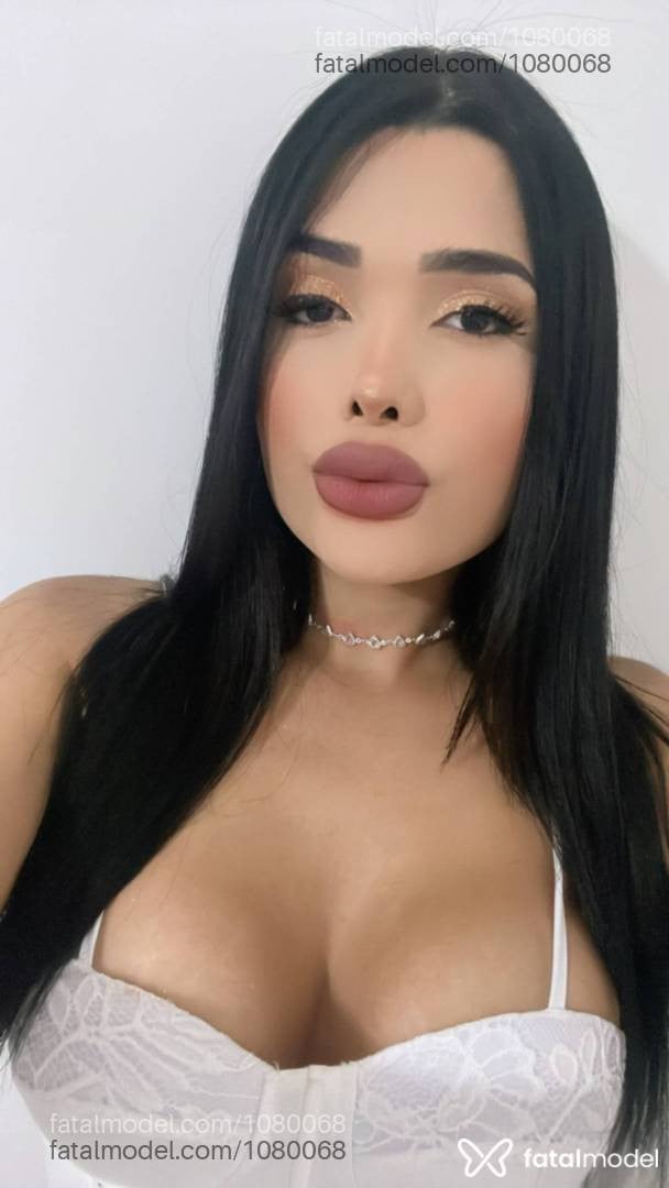 Acompanhante mulher trans morena (o) de olhos pretos - Cristal