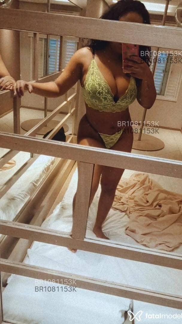 Acompanhante mulher com cabelo castanho de olhos castanhos em Canguçu Acompanhante mulher com cabelo castanho de olhos castanhos em Canguçu - Rafinha Diniz