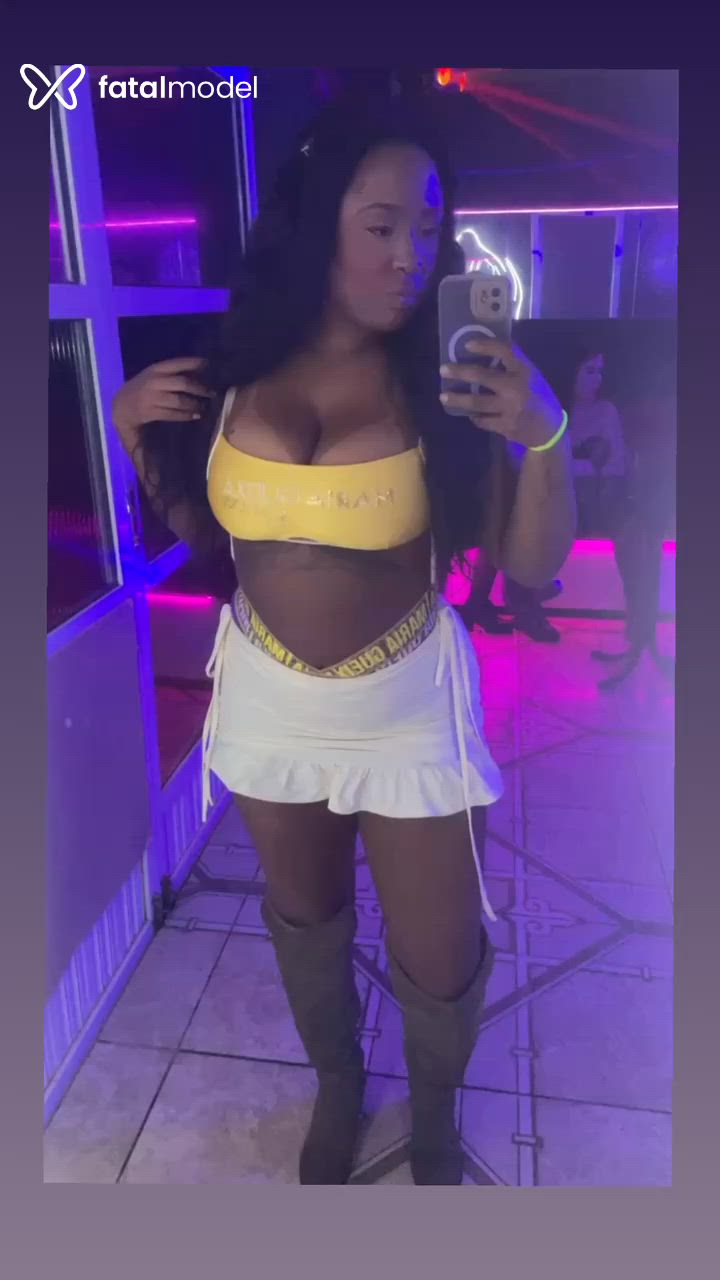 Acompanhante mulher com cabelo castanho de olhos castanhos - Rafinha Diniz Acompanhante mulher com cabelo castanho de olhos castanhos - Rafinha Diniz