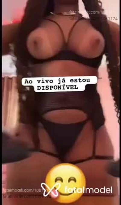 Acompanhante mulher com cabelo castanho de olhos pretos - Iza Kaya