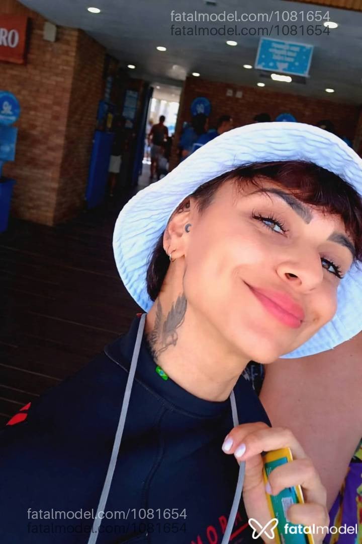 Acompanhante mulher morena (o) de olhos mel - Bruna Góis Acompanhante mulher morena (o) de olhos mel - Bruna Góis