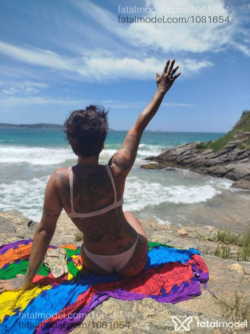 Acompanhante mulher morena (o) de olhos mel - Bruna Góis Acompanhante mulher morena (o) de olhos mel - Bruna Góis