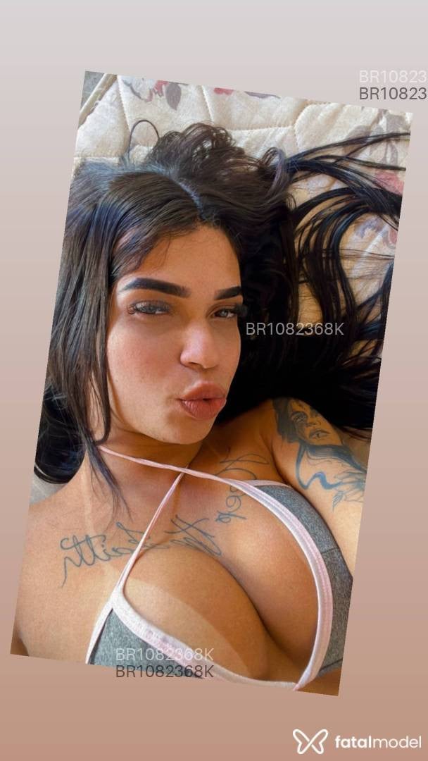 Acompanhante mulher trans com cabelo castanho de olhos castanhos em Vitória - Lorenna Ferraz