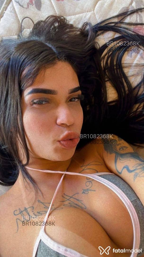 Acompanhante mulher trans com cabelo castanho de olhos castanhos em Vitória - Lorenna Ferraz