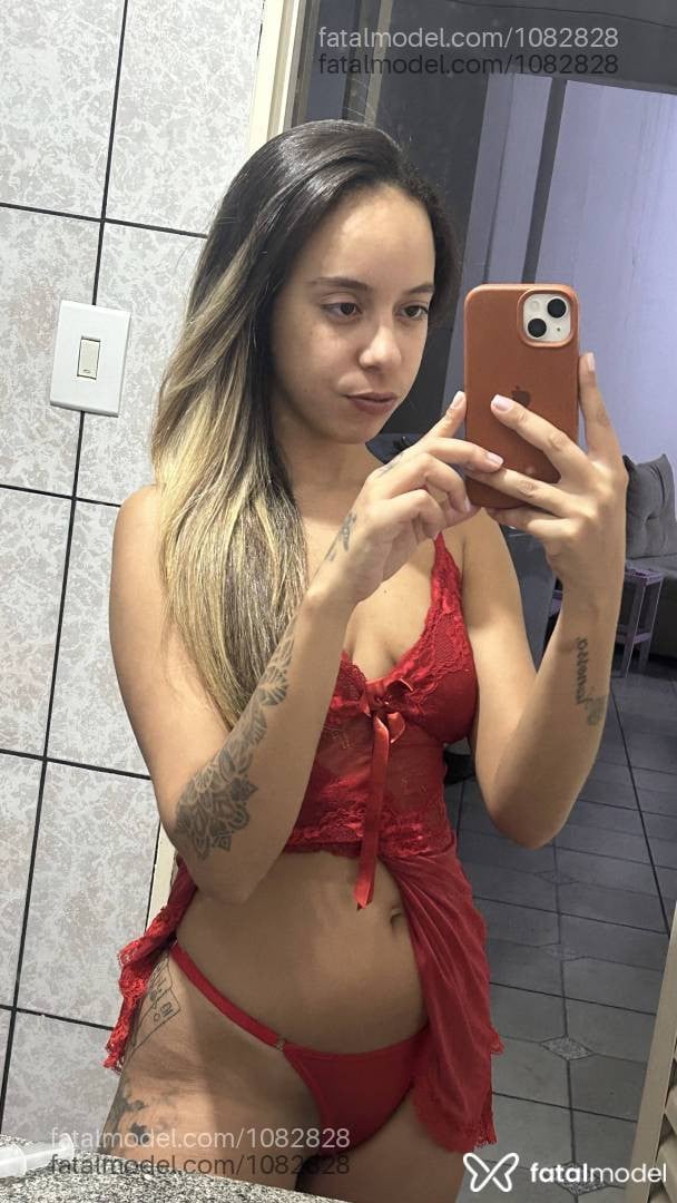 Acompanhante mulher loira (o) de olhos castanhos - Rafaela