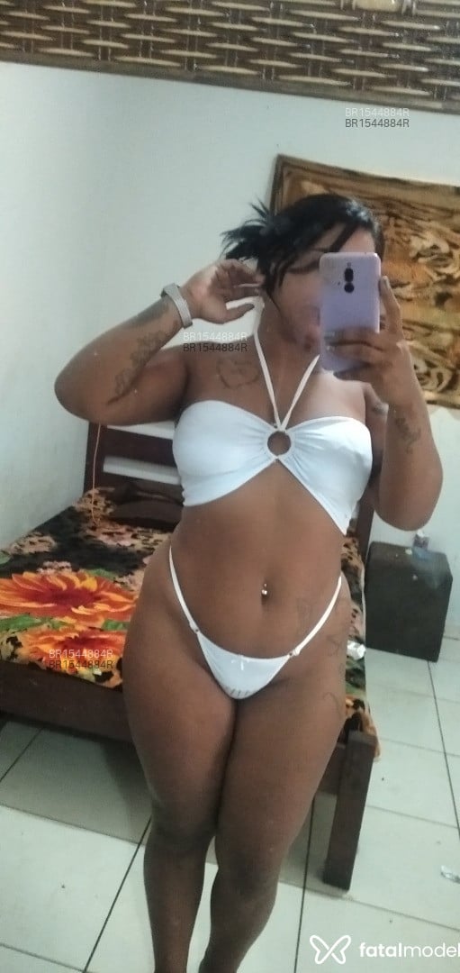 Acompanhante mulher morena (o) de olhos verdes em Patos de Minas - Morena