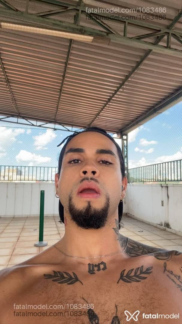 Acompanhante homem com cabelo castanho de olhos castanhos - Alan