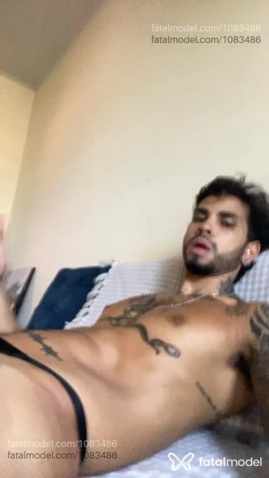Acompanhante homem com cabelo castanho de olhos castanhos - Alan
