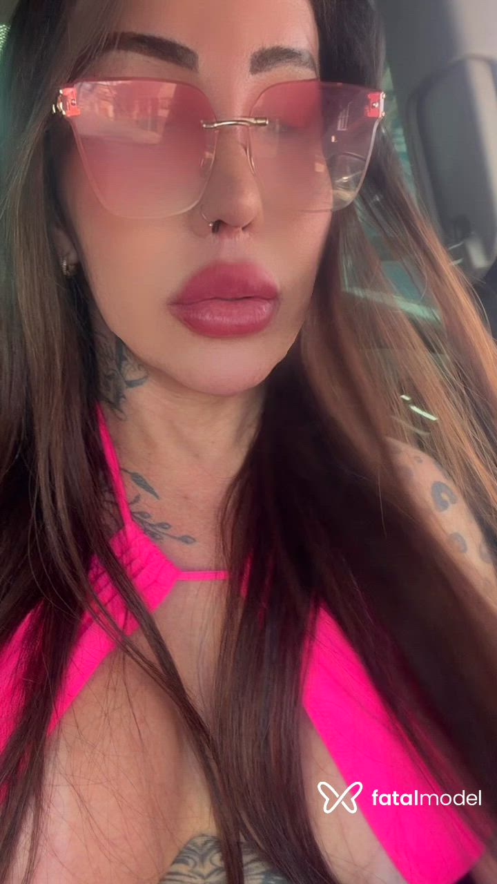 Acompanhante travesti loira (o) de olhos mel - Allana Marques