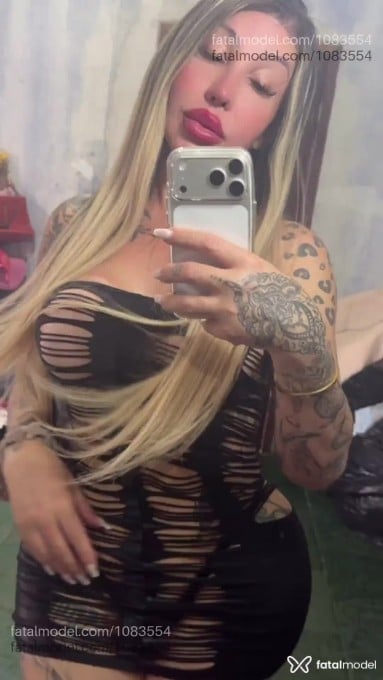 Acompanhante travesti loira (o) de olhos mel em Pompéu - Allana Marques