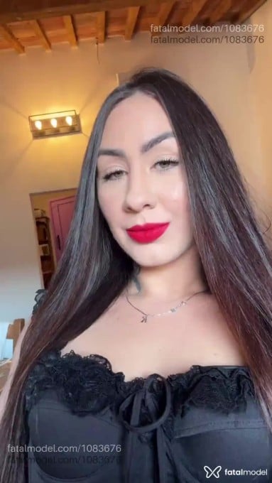 Acompanhante mulher com cabelo castanho de olhos verdes - Jéehh