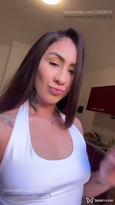 Acompanhante mulher com cabelo castanho de olhos verdes - Jéehh