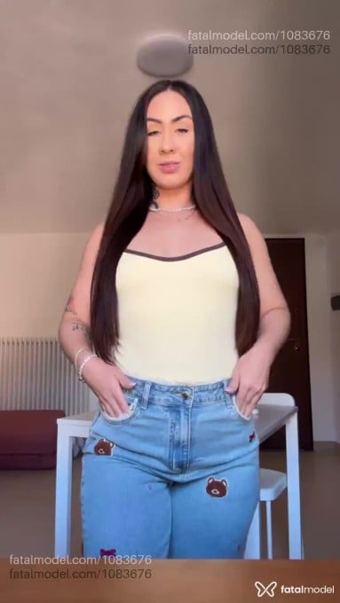 Acompanhante mulher com cabelo castanho de olhos verdes - Jéehh