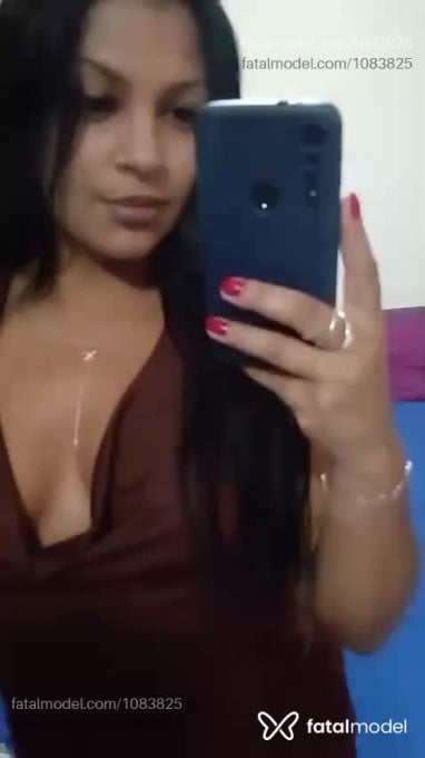 Acompanhante mulher morena (o) de olhos castanhos - Poly