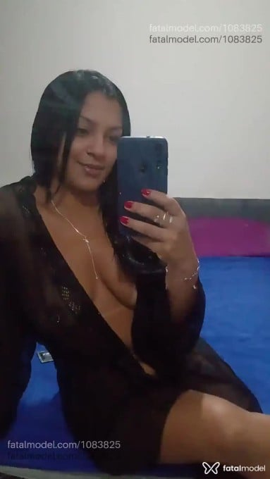 Acompanhante mulher morena (o) de olhos castanhos - Poly